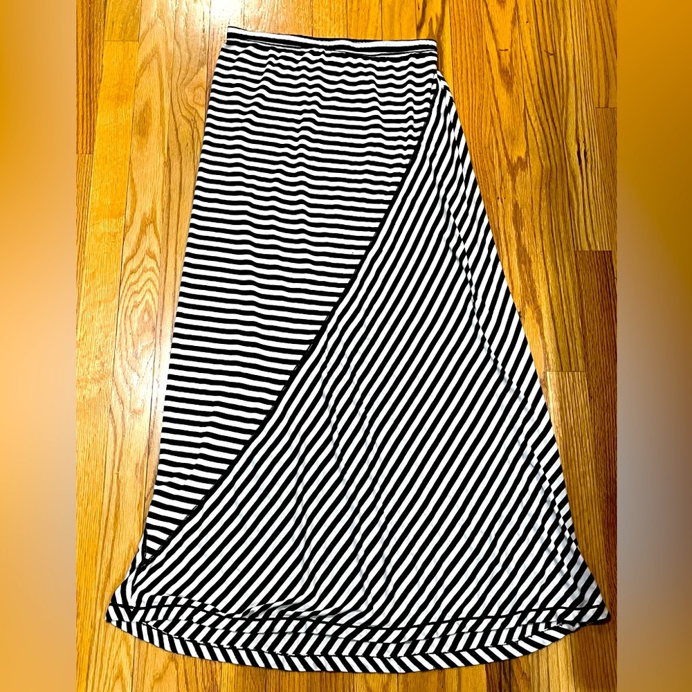 Max studio long black and white striped skirt